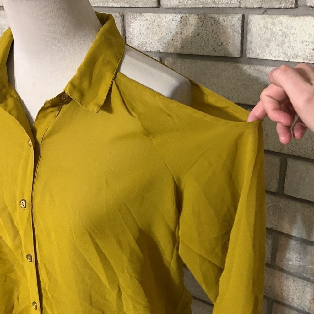 3for$20 button front blouse large - Picture 2 of 4